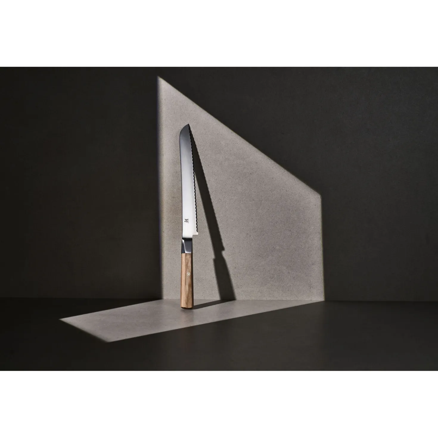 Brotmesser 23 cm, Wellenschliff