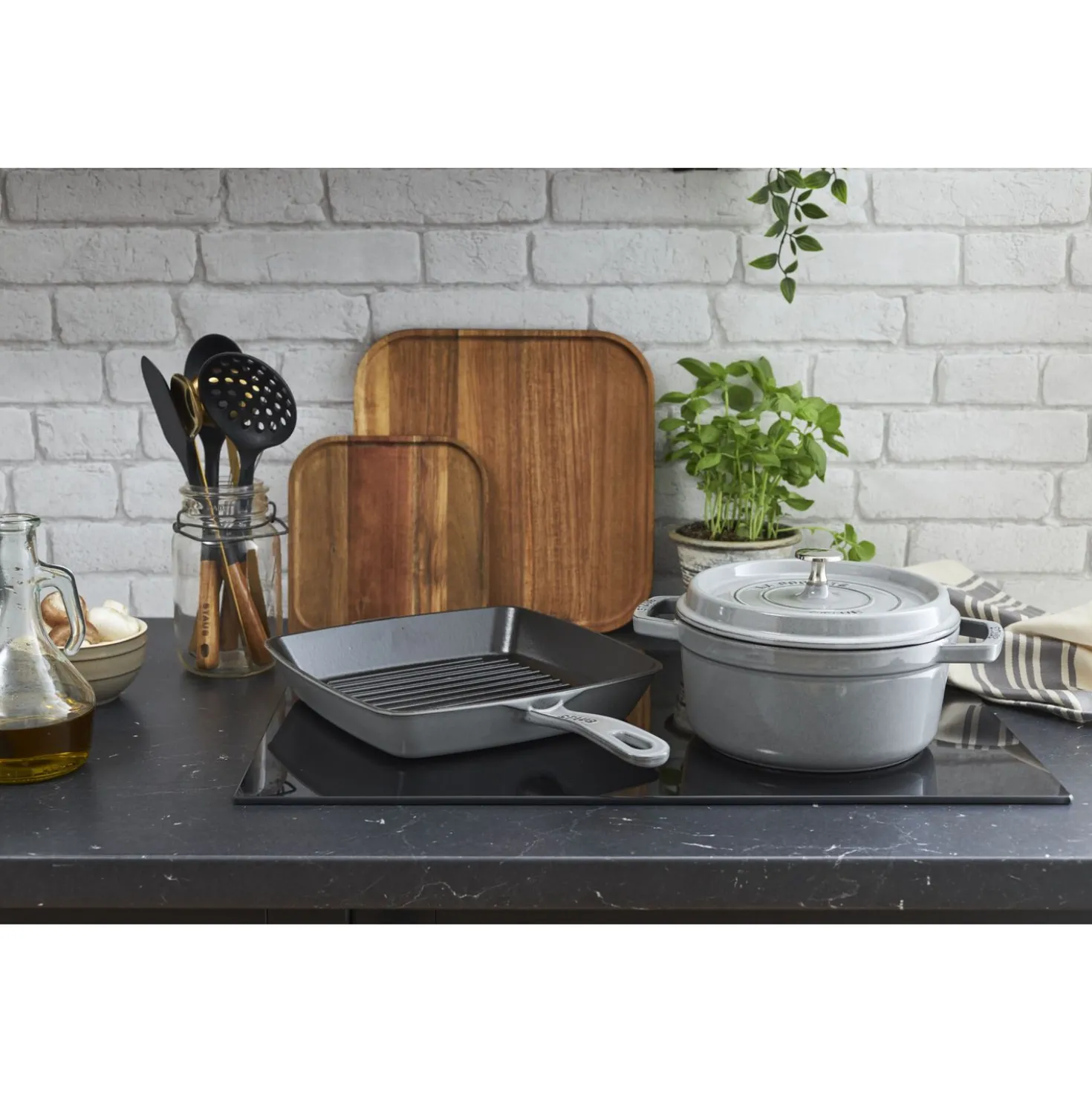 Cocotte 18 cm, rund, Graphit-Grau, Gusseisen