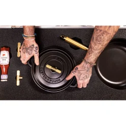 Cocotte Buster+Punch 24 cm, rund, Schwarz, Gusseisen