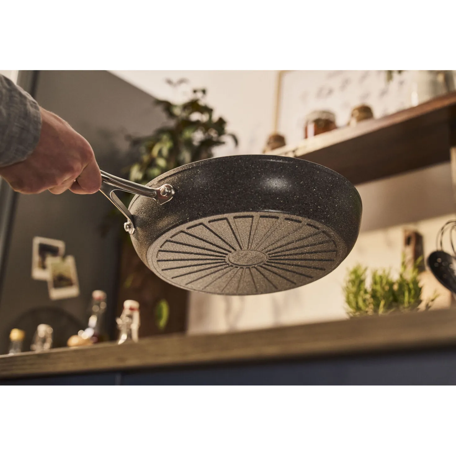 Schmorpfanne mit Deckel, 28 cm, Aluminium, Titanverstärkte keramische Antihaftbeschichtung
