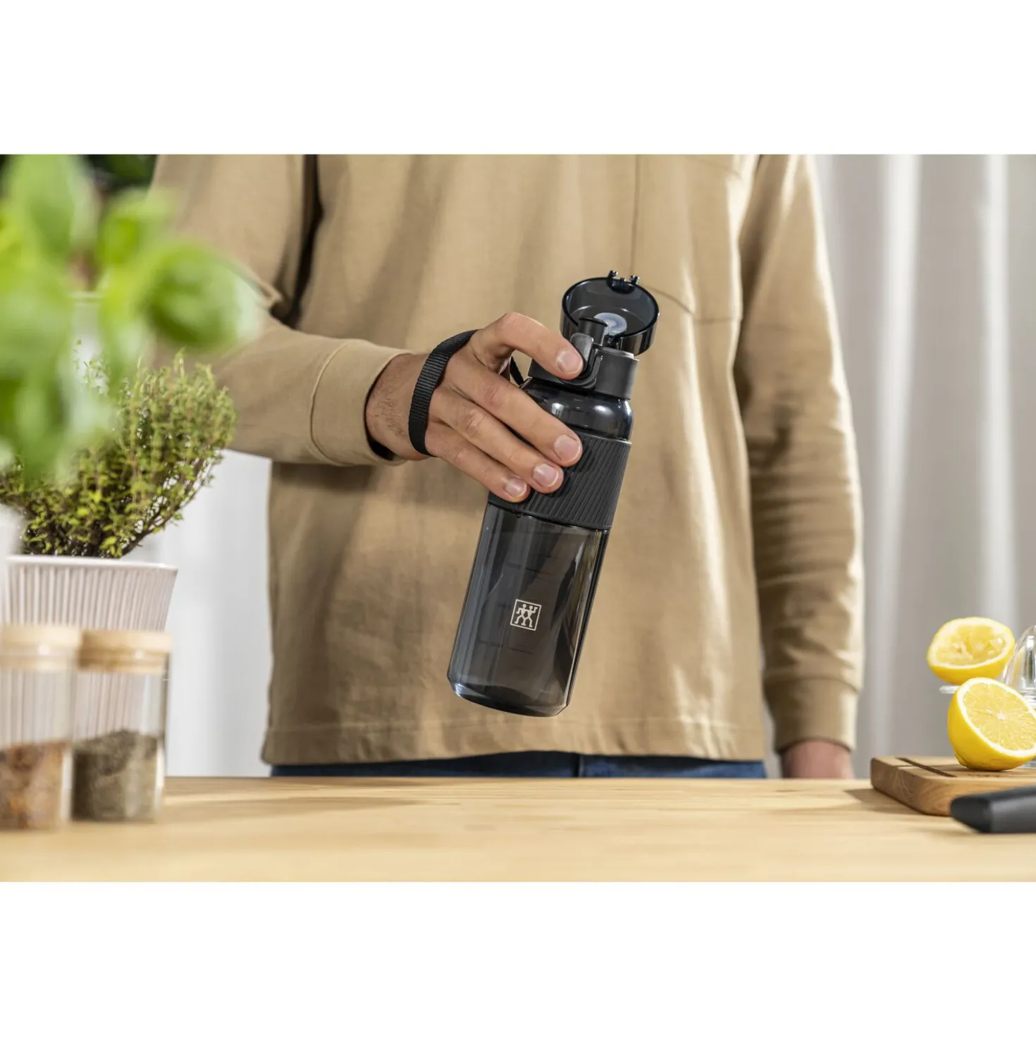 Trinkflasche, 680 ml, Tritan, Schwarz